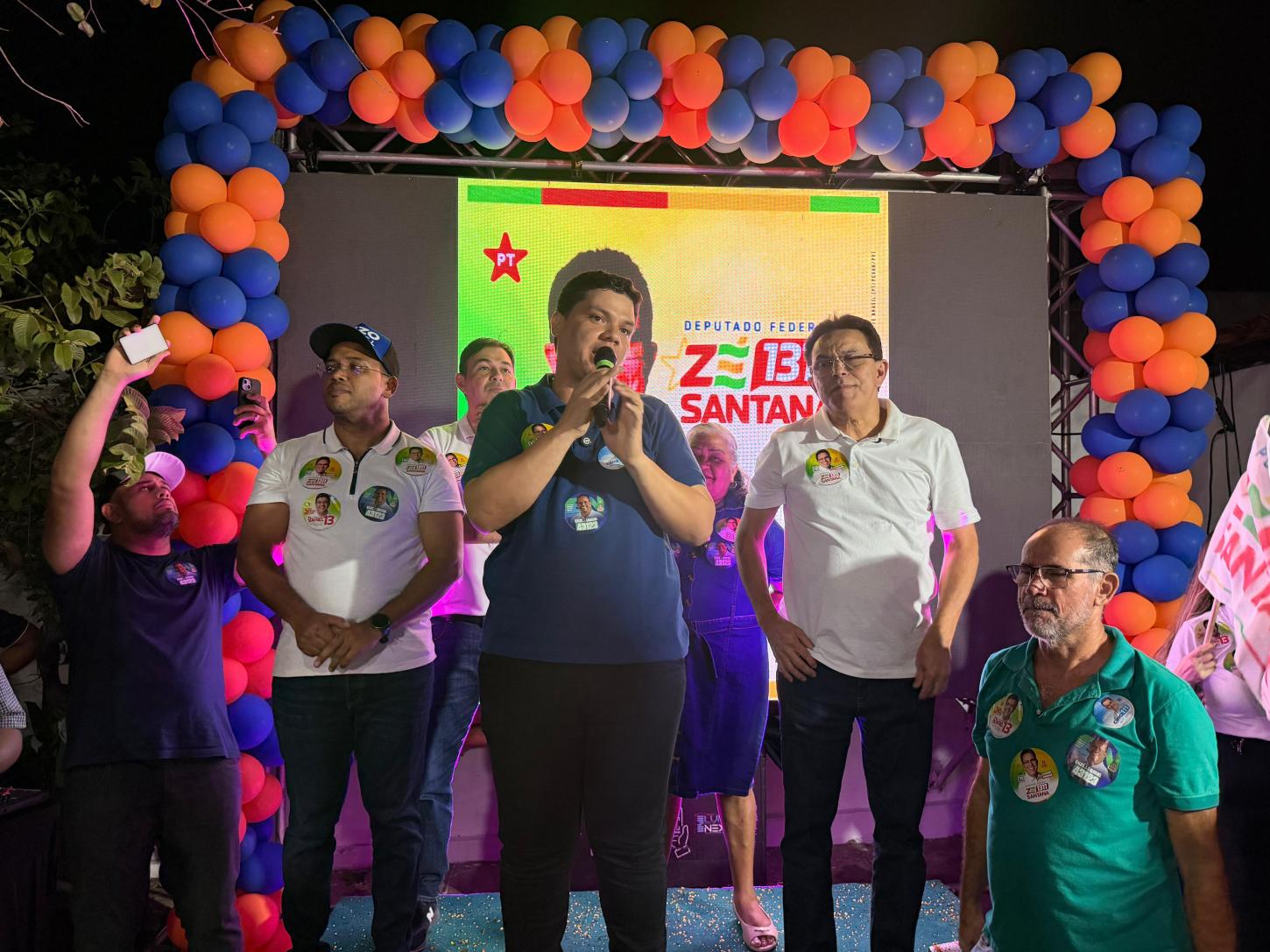 Em grande reunião na zona sul, Leôndidas Júnior apresenta seus candidatos à população