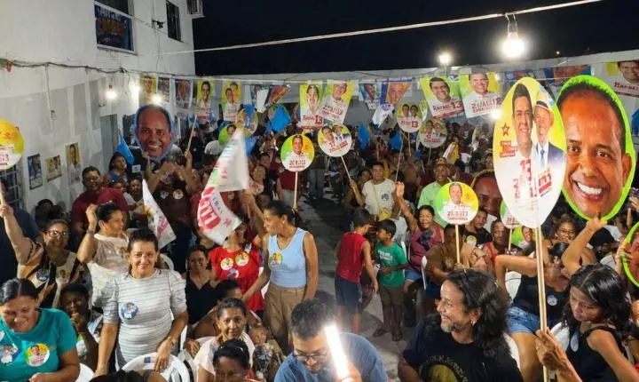 Em grande reunião na zona sul, Leôndidas Júnior apresenta seus candidatos à população