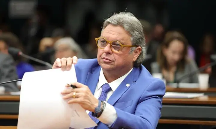Júlio Arcoverde reforça defesa pela redução da tarifa de energia no Piauí